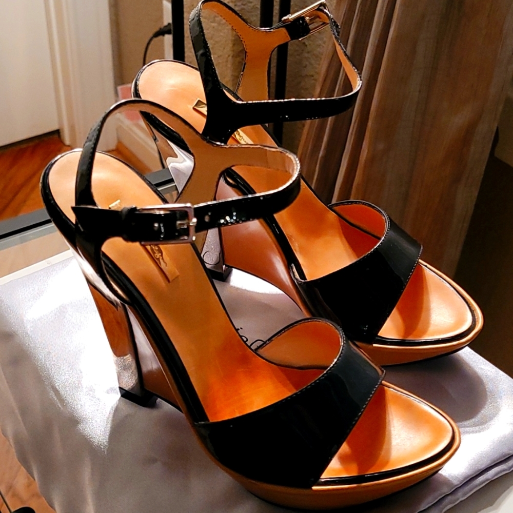 Mario Bologna Size 5 new in box leather sandals